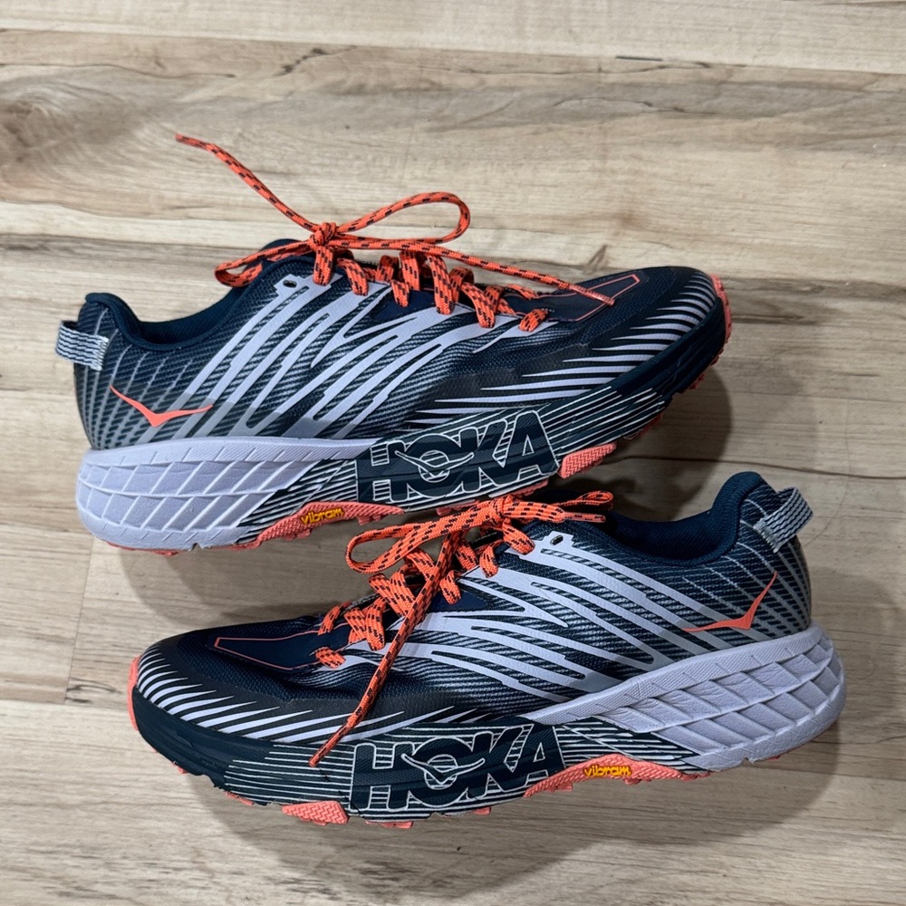 Womens Hoka Speedgoat 4 size 8.5